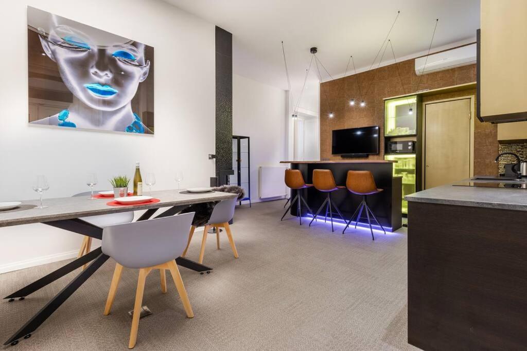 Luxurious In The Center Apartment Budapest