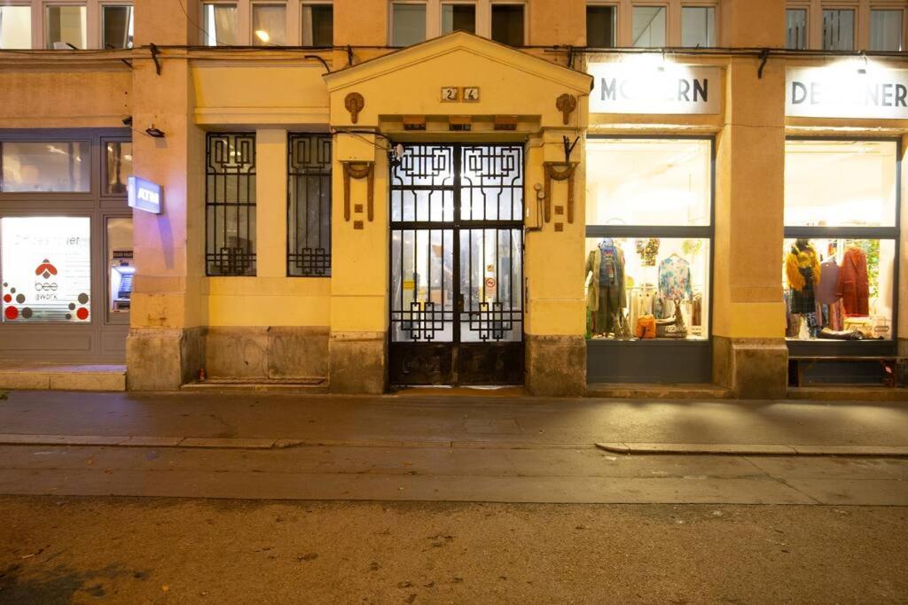 Luxurious In The Center Apartment Budapest