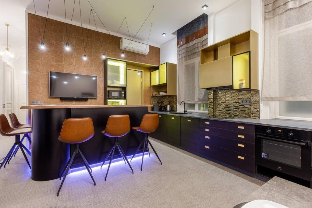 Apartment Luxurious In The Center Budapest